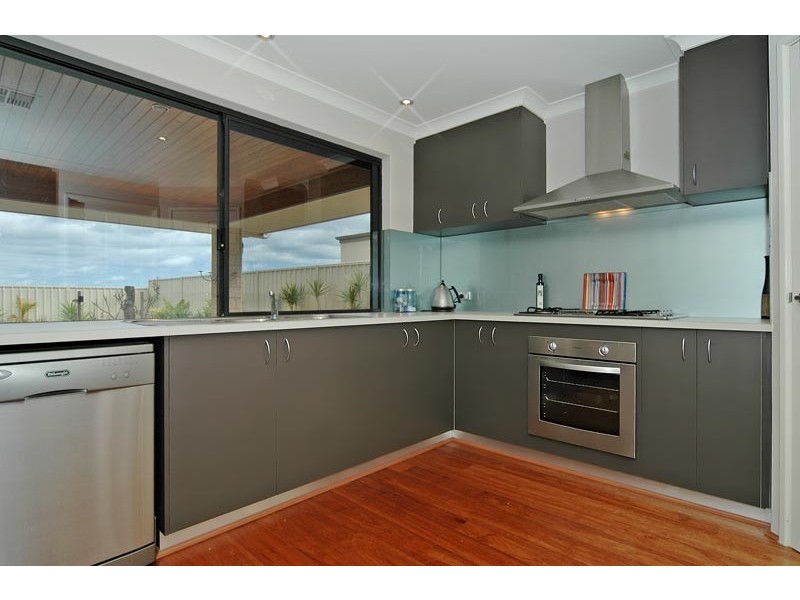 21 Litchfield Cr, Carramar WA 6031