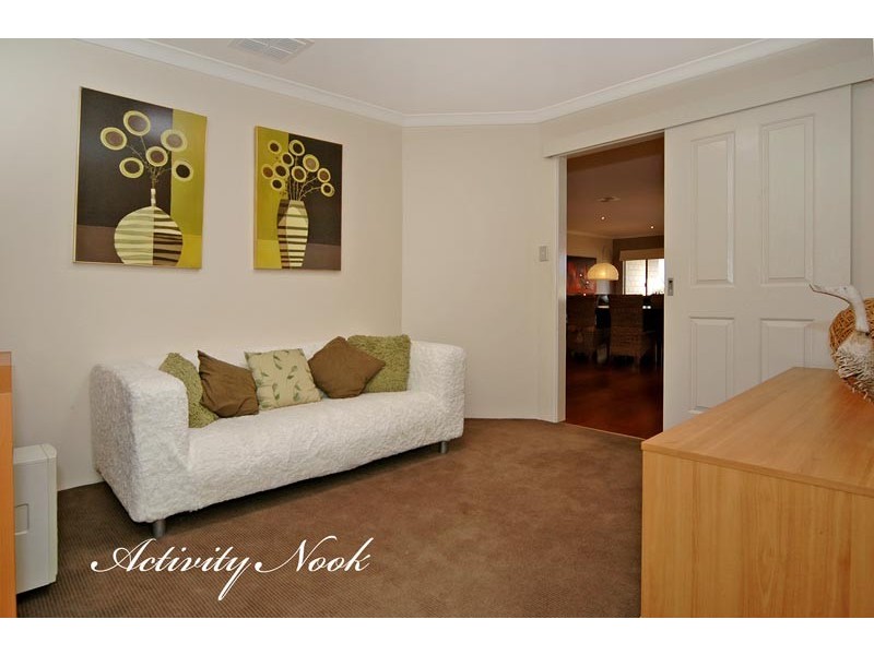 21 Litchfield Cr, Carramar WA 6031