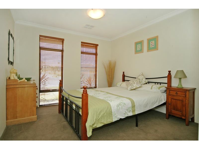 21 Litchfield Cr, Carramar WA 6031
