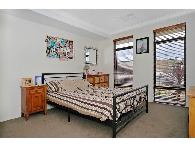 21 Litchfield Cr, Carramar WA 6031