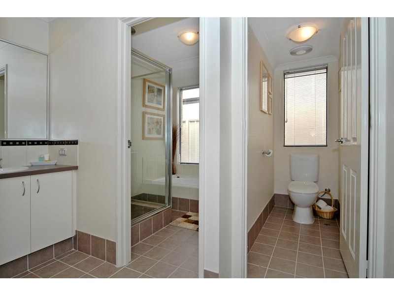 21 Litchfield Cr, Carramar WA 6031