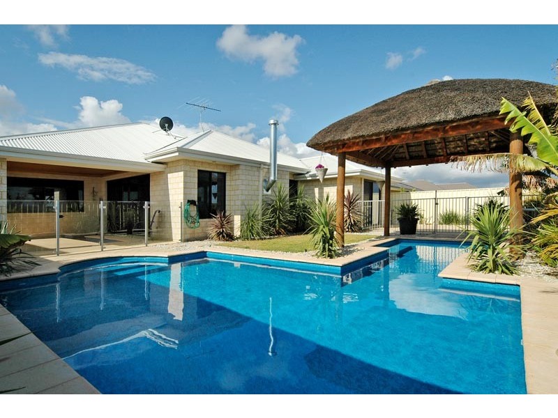 21 Litchfield Cr, Carramar WA 6031