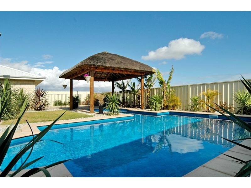 21 Litchfield Cr, Carramar WA 6031