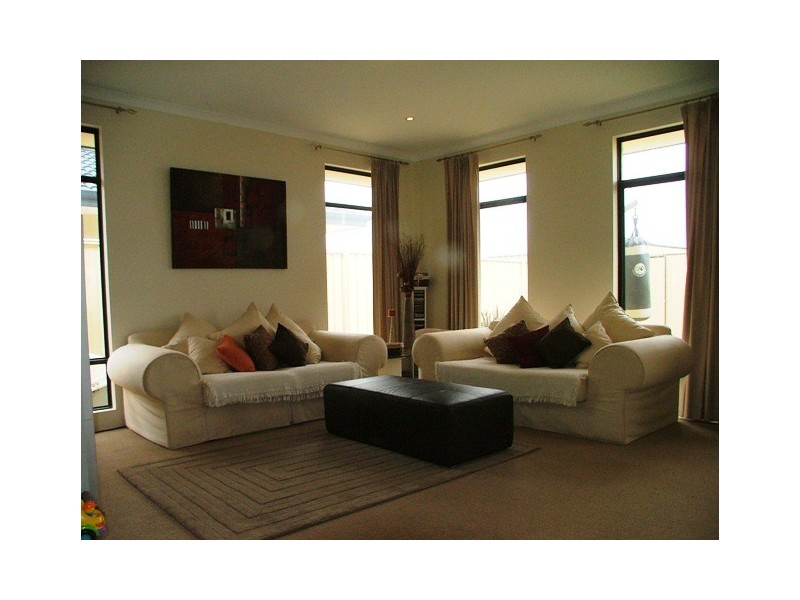 12 Enfield Turn, Carramar WA 6031