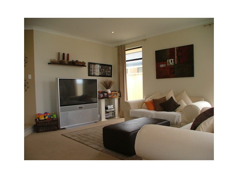 12 Enfield Turn, Carramar WA 6031