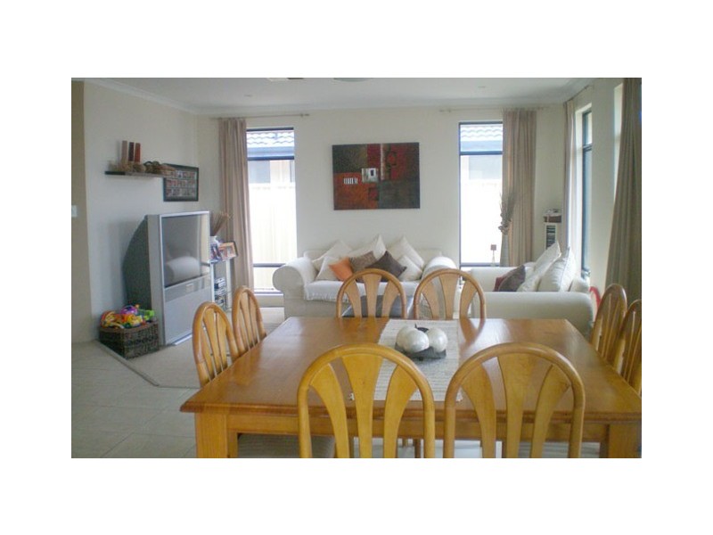 12 Enfield Turn, Carramar WA 6031