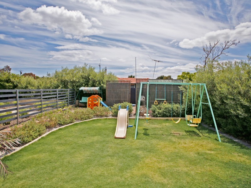 6 Richards Crescent, Craigie WA 6025