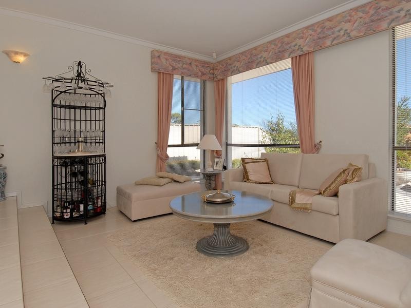 4 Bulla Place, Hillarys WA 6025