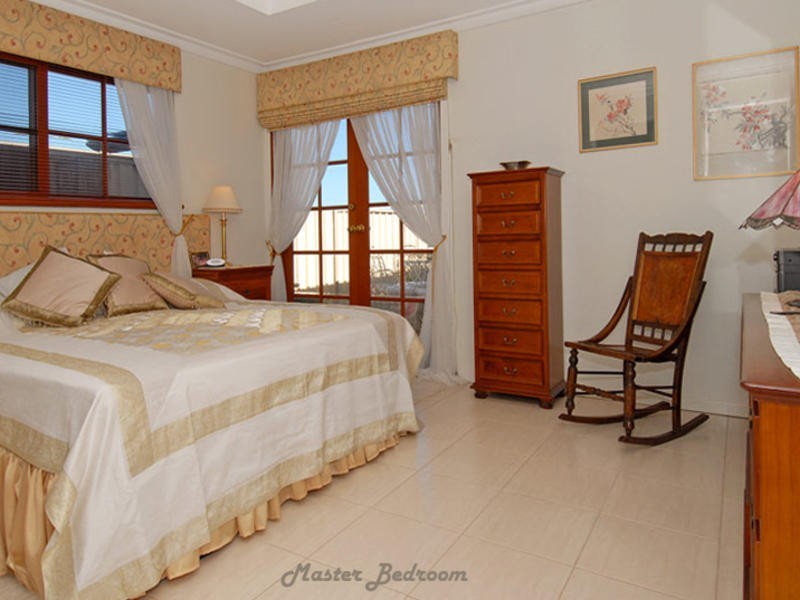 4 Bulla Place, Hillarys WA 6025