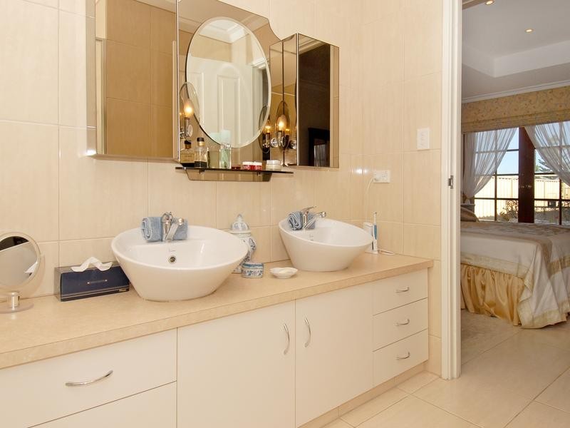 4 Bulla Place, Hillarys WA 6025