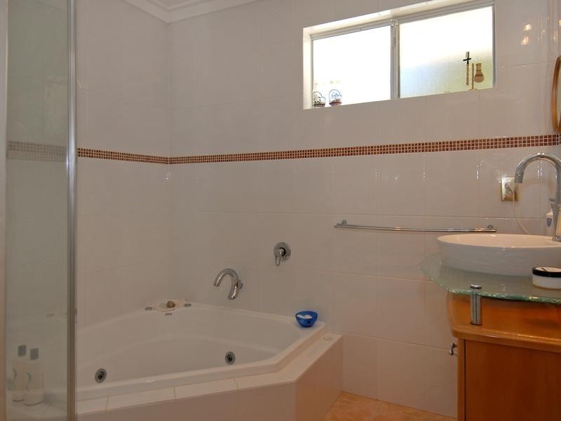 4 Bulla Place, Hillarys WA 6025