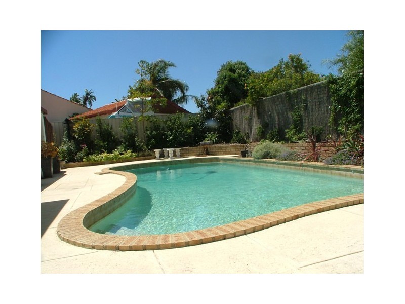 4 Bulla Place, Hillarys WA 6025