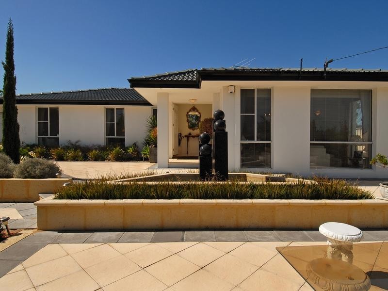 4 Bulla Place, Hillarys WA 6025