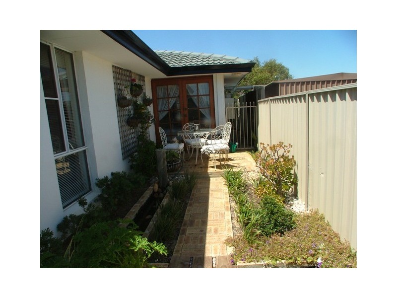 4 Bulla Place, Hillarys WA 6025