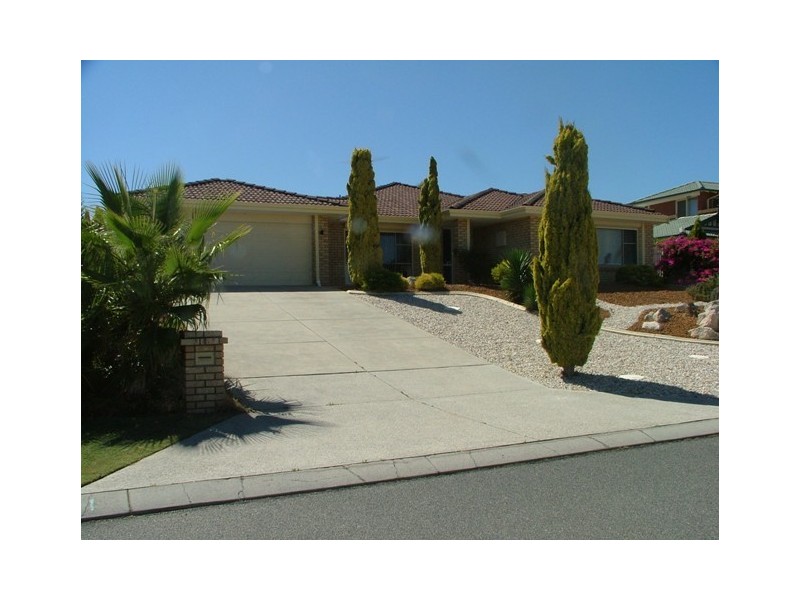 1 Chalmers Ct, Mindarie WA 6030