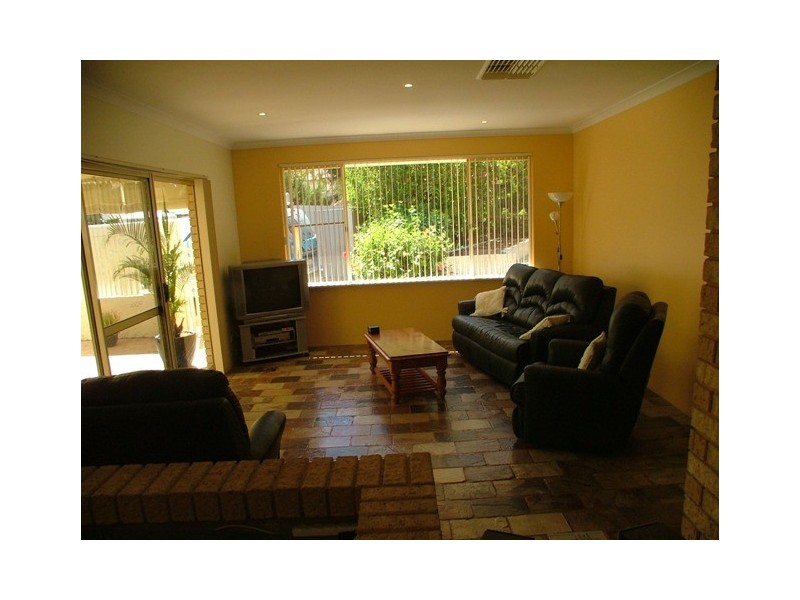 1 Chalmers Ct, Mindarie WA 6030