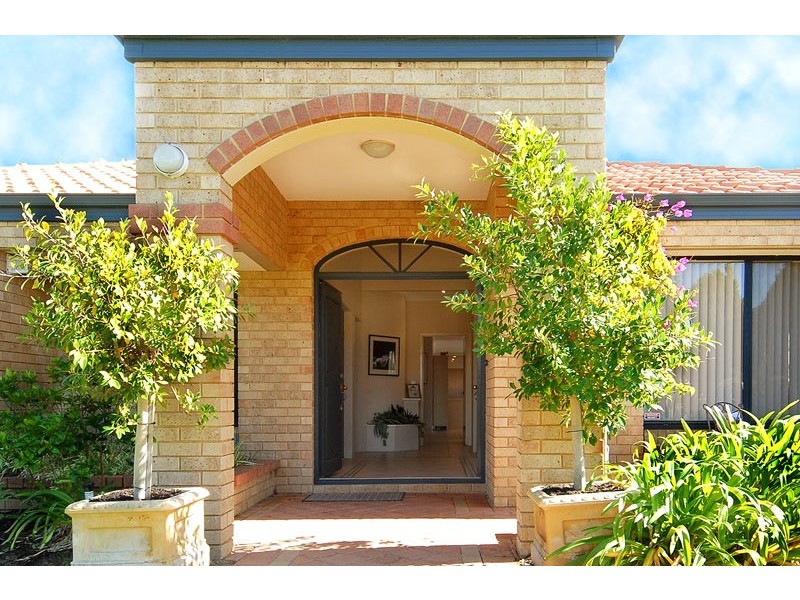 2 Oakwood Ct, Currambine WA 6028