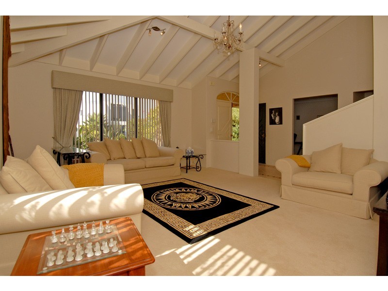2 Oakwood Ct, Currambine WA 6028