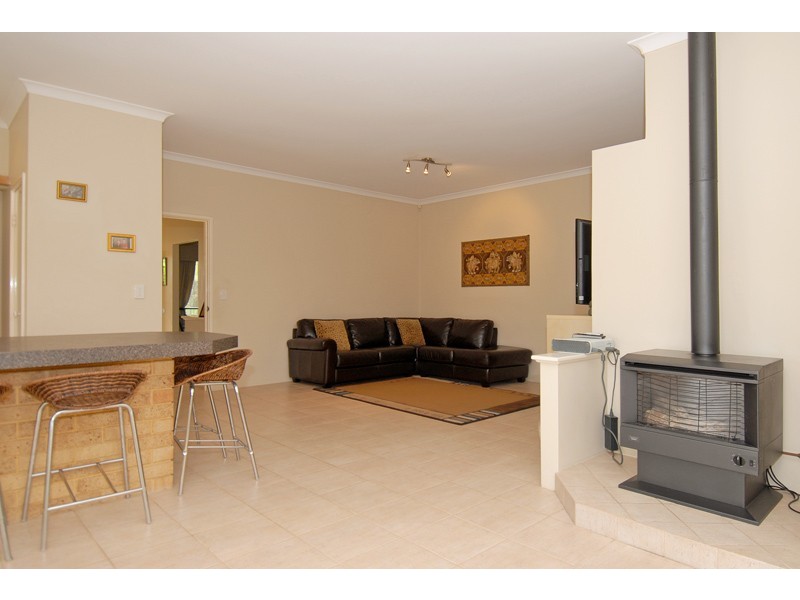 2 Oakwood Ct, Currambine WA 6028