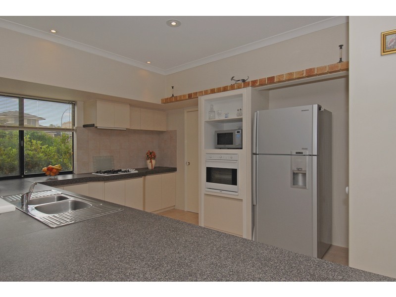 2 Oakwood Ct, Currambine WA 6028