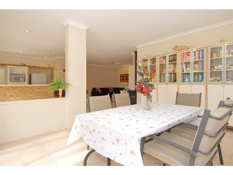 2 Oakwood Ct, Currambine WA 6028