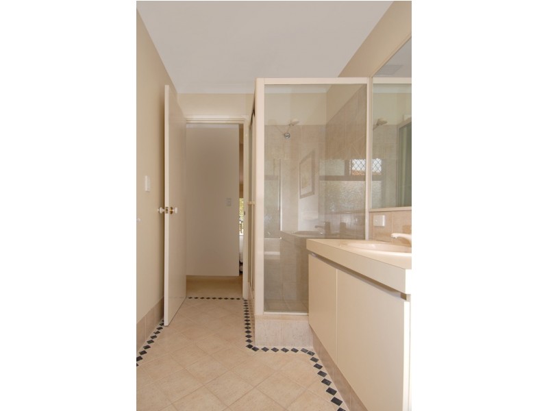 2 Oakwood Ct, Currambine WA 6028