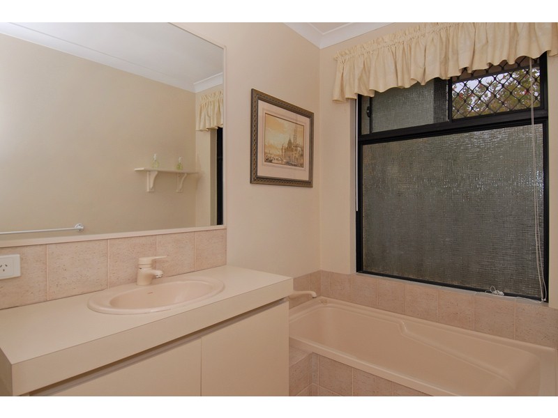 2 Oakwood Ct, Currambine WA 6028