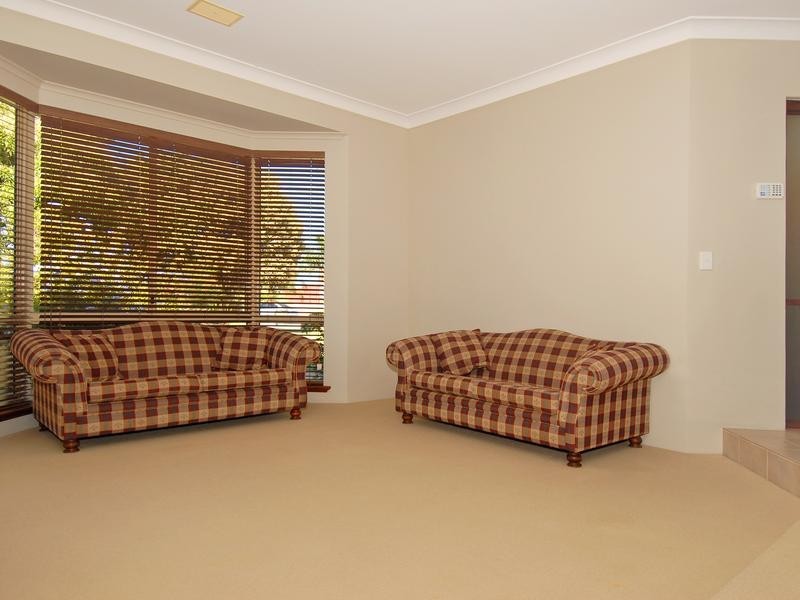 18 Castella Way, Mullaloo WA 6027