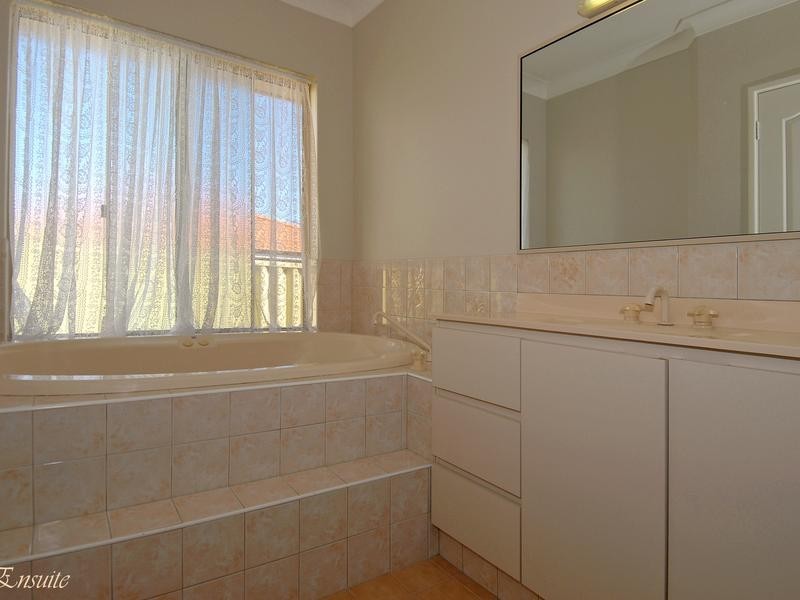 18 Castella Way, Mullaloo WA 6027