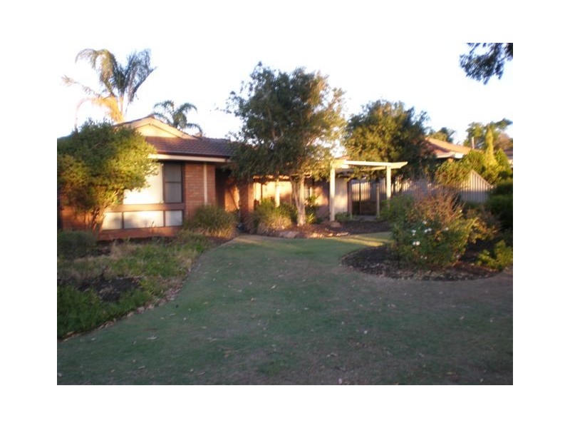 10 Castlefern Way, Duncraig WA 6023