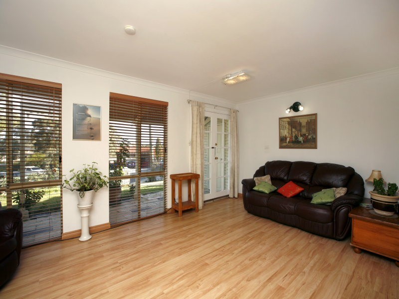 8 Webb Place, Hillarys WA 6025