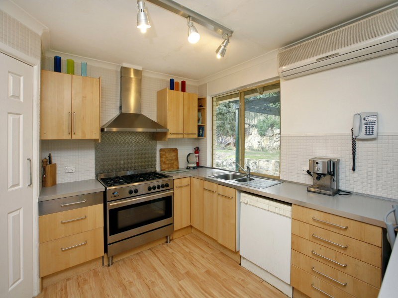 8 Webb Place, Hillarys WA 6025