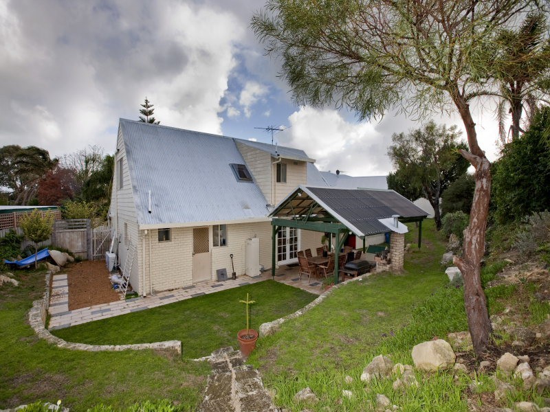 8 Webb Place, Hillarys WA 6025