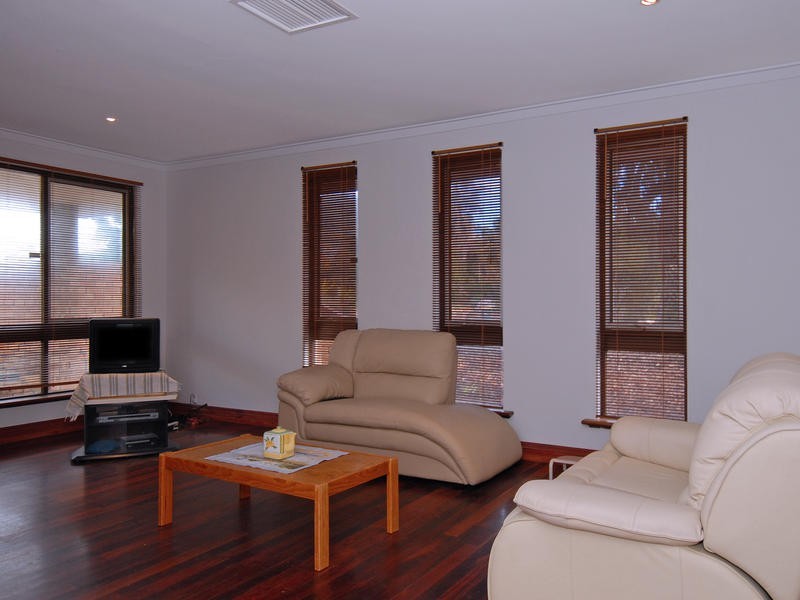 16 Culwalla Close, Kallaroo WA 6025