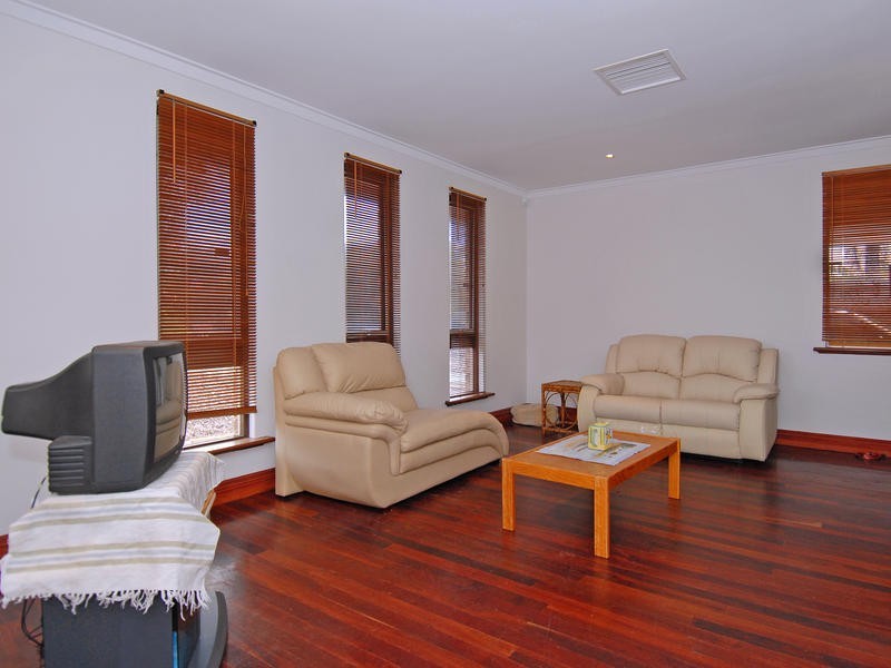 16 Culwalla Close, Kallaroo WA 6025