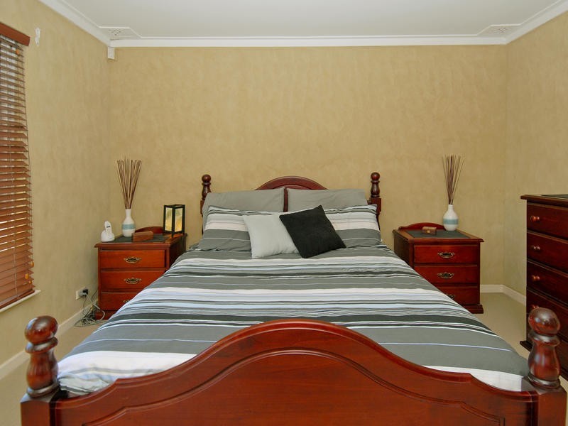 38 Mayflower Cr, Craigie WA 6025