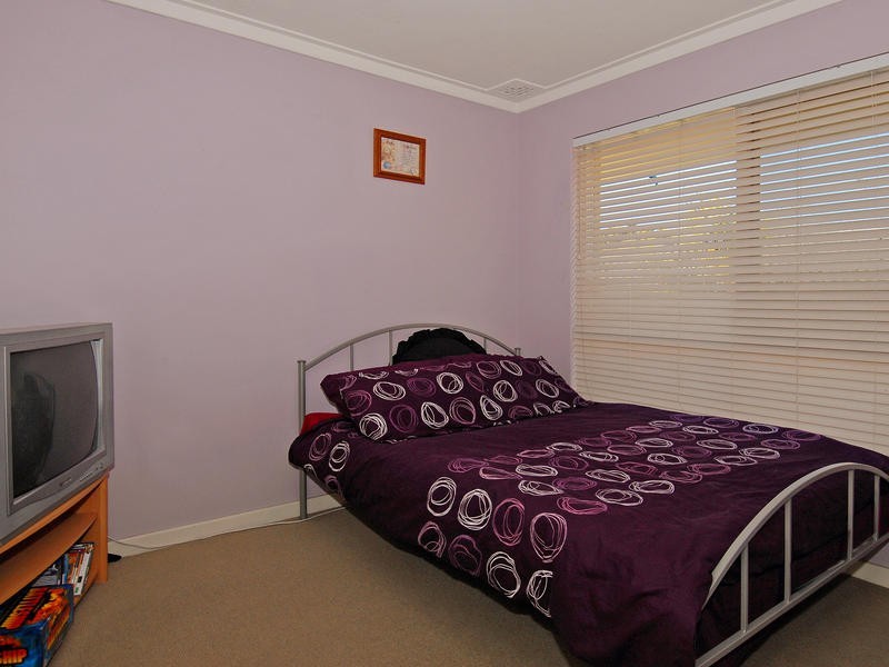 38 Mayflower Cr, Craigie WA 6025