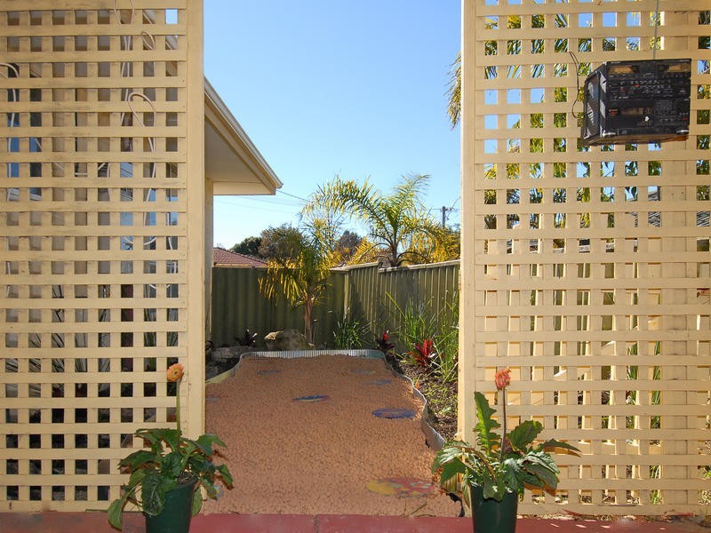 38 Mayflower Cr, Craigie WA 6025