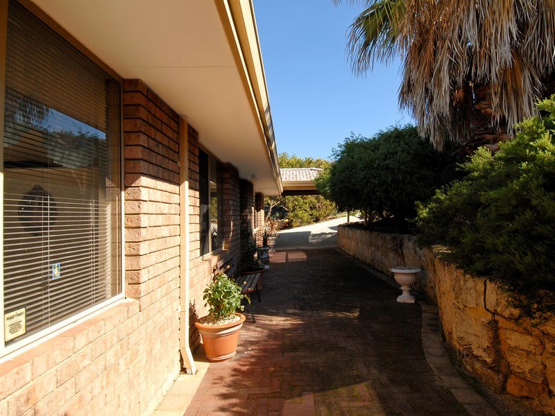 12 Tamma Court, Heathridge WA 6027