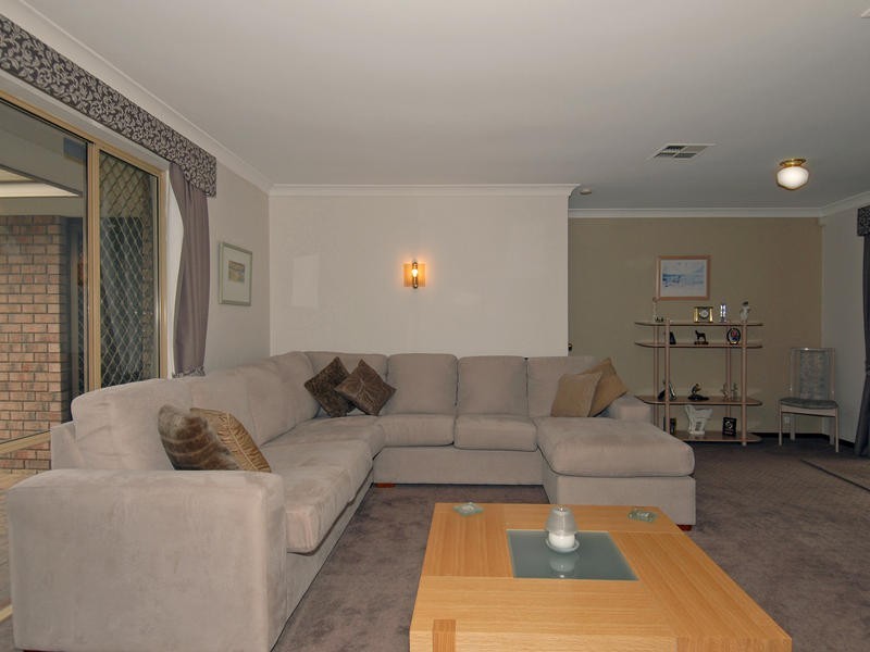 12 Georges Close, Kallaroo WA 6025