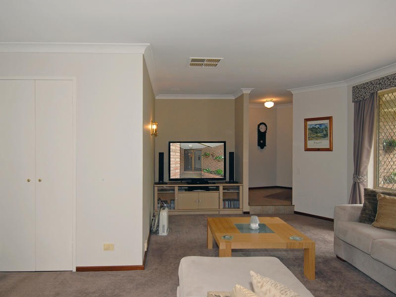 12 Georges Close, Kallaroo WA 6025