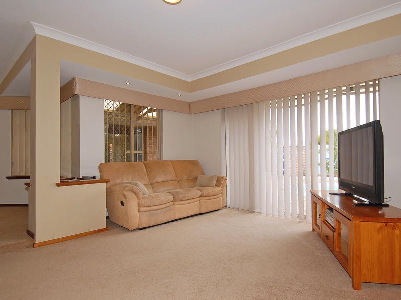 12 Georges Close, Kallaroo WA 6025