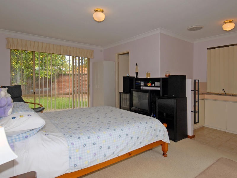 12 Georges Close, Kallaroo WA 6025