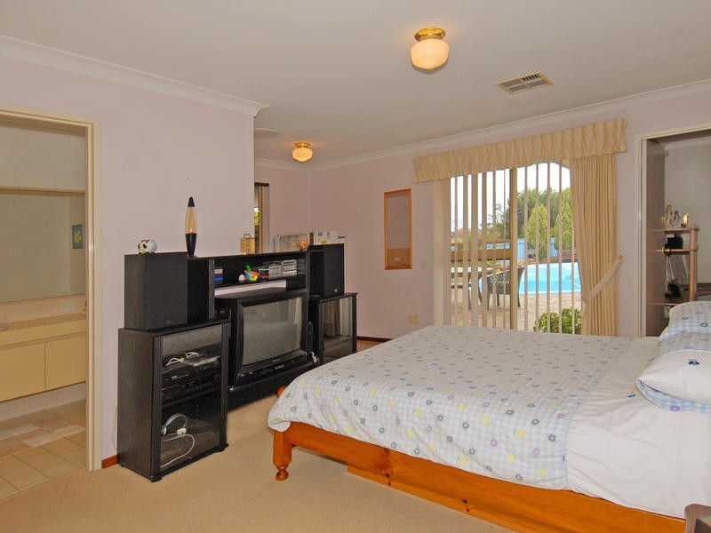 12 Georges Close, Kallaroo WA 6025