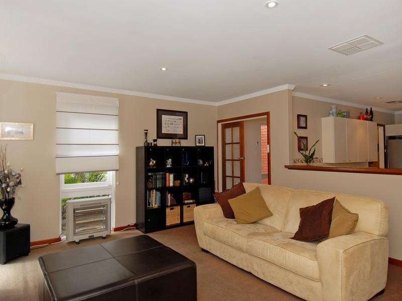 8 Venus Way, Hillarys WA 6025