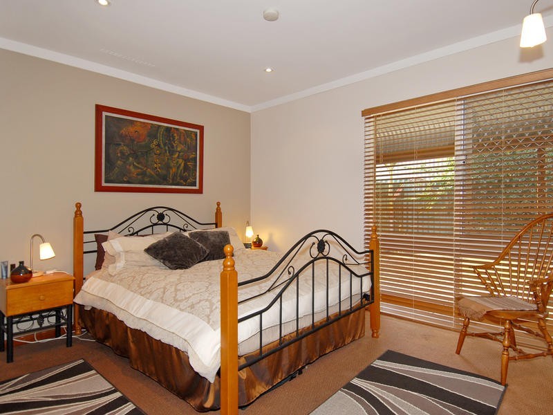 8 Venus Way, Hillarys WA 6025