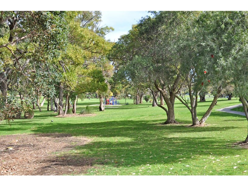 22 Langholm Pl, Duncraig WA 6023