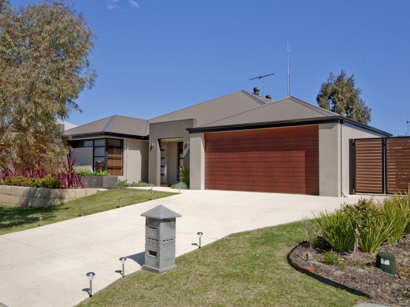 12 Grasmere Fairway, Tapping WA 6065