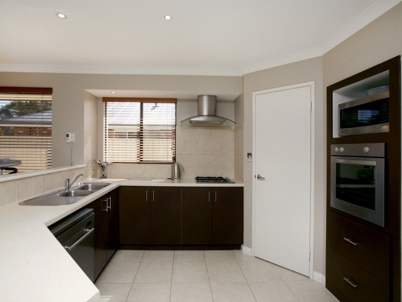 12 Grasmere Fairway, Tapping WA 6065