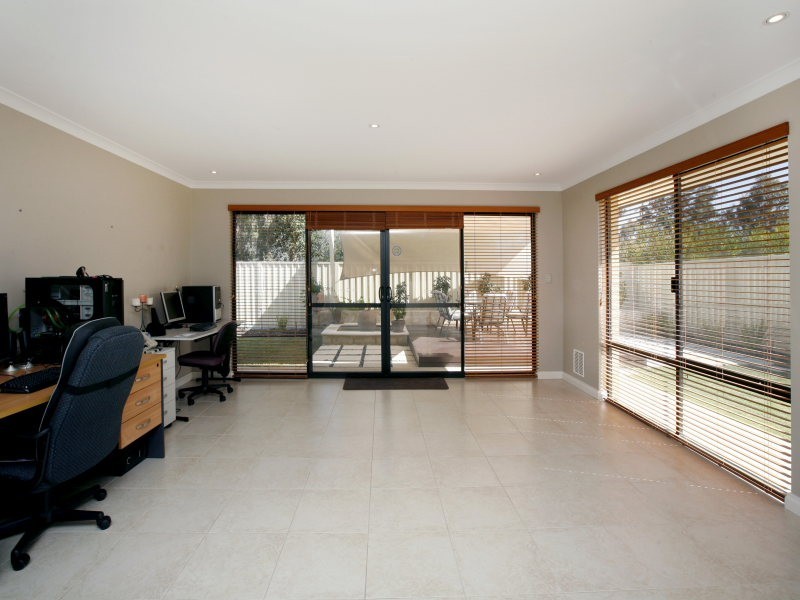12 Grasmere Fairway, Tapping WA 6065